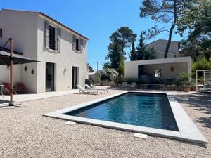 Villa moderne avec piscine