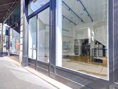 Elegant Pop Up Boutique rue Etienne Marcel