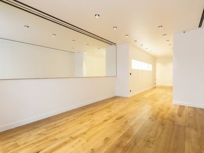 Elegant Parisian Pop-Up & Exhibition Space with Natural Light