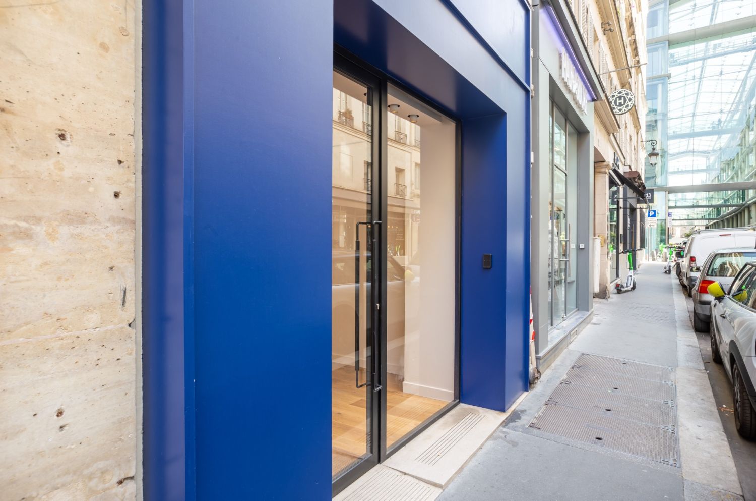 Elegant Parisian Pop-Up & Exhibition Space with Natural Light