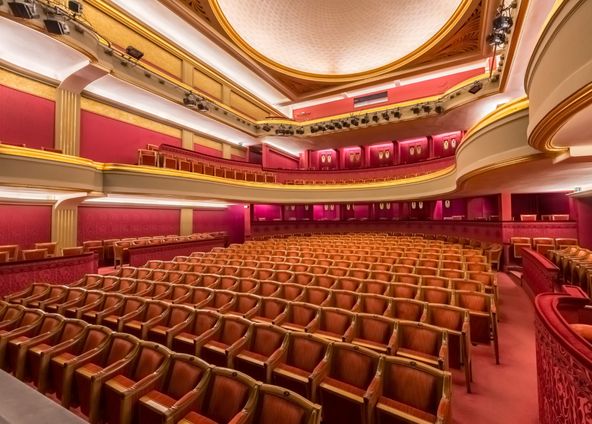 Mythical theater in the heart of Paris