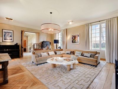 Exceptional Estate for Seminars Near Paris | 5-Hectare Retreat