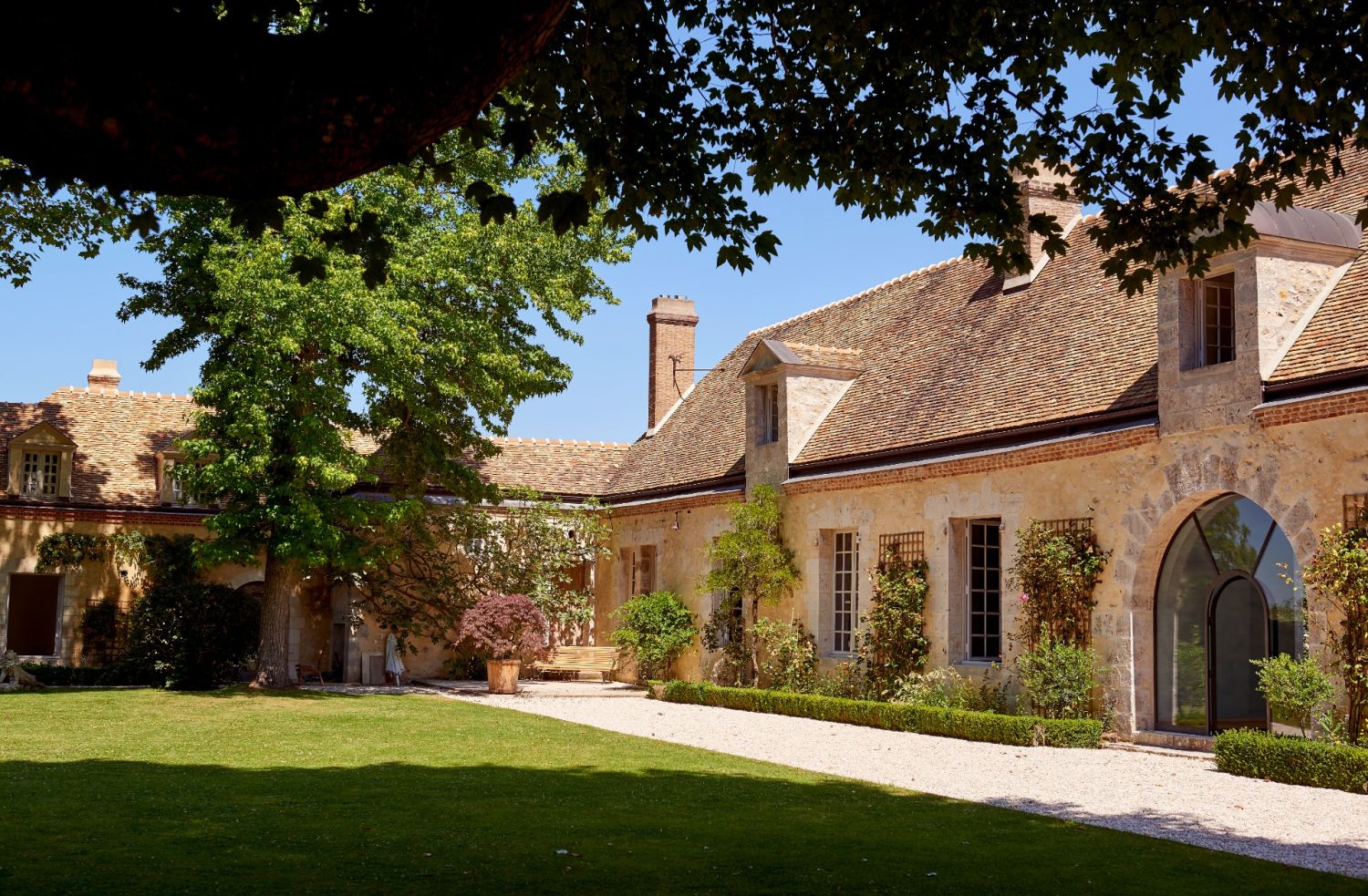 Exceptional Estate for Seminars Near Paris | 5-Hectare Retreat