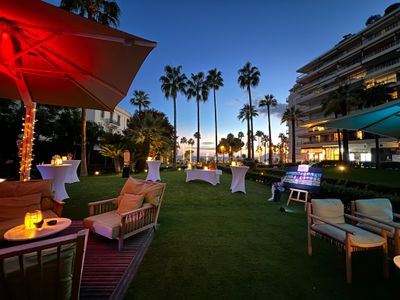 Large Hollywood style garden right on the Croisette