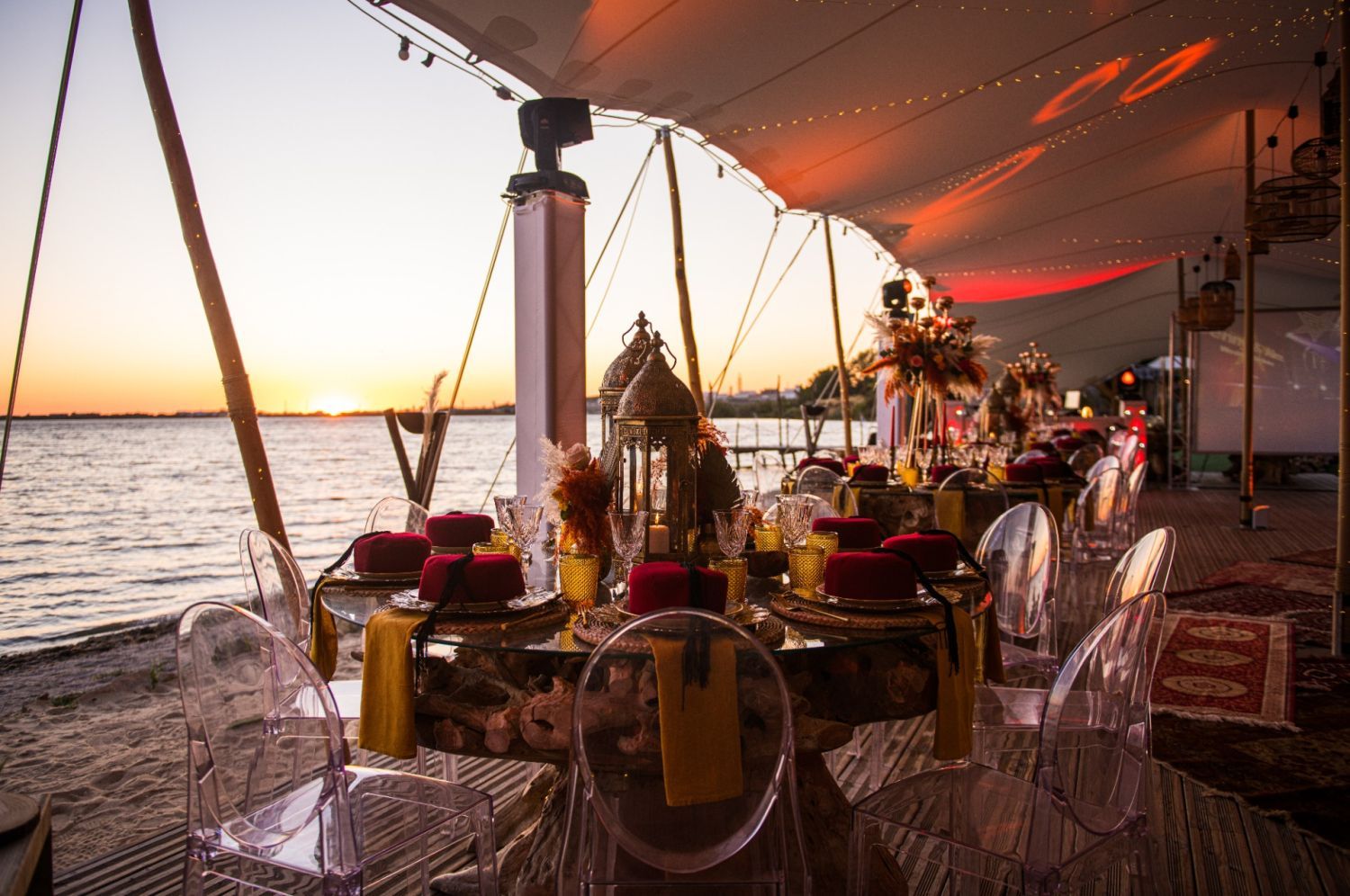 Restaurant with sea view