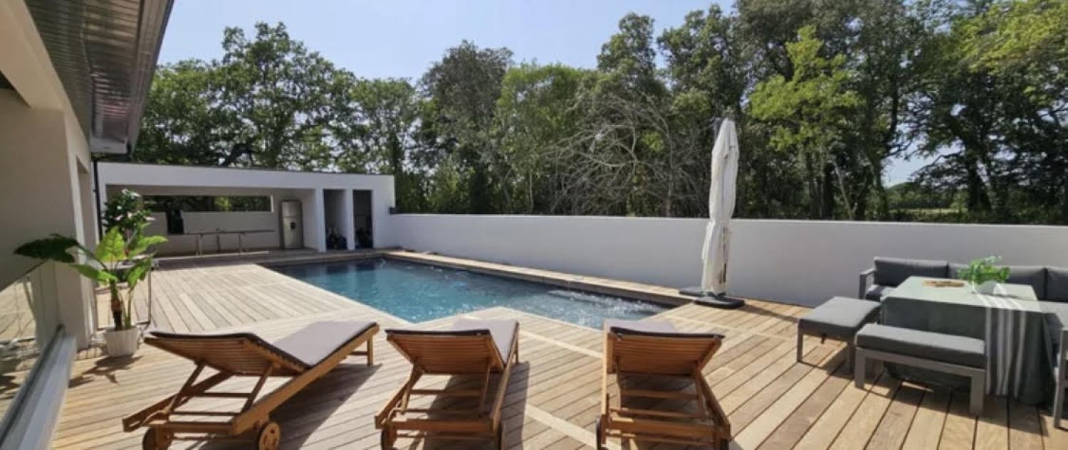 Large new and contemporary villa peacefully surrounded by nature
