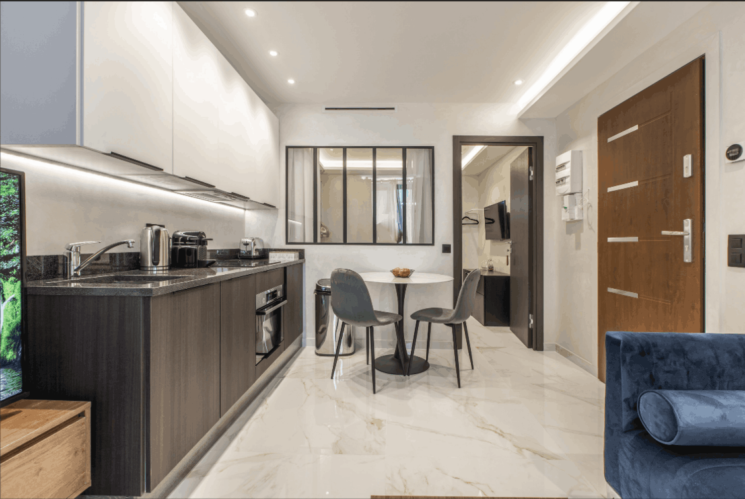 Contemporary equipped apartment