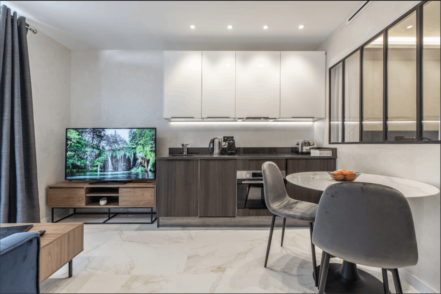 Contemporary equipped apartment