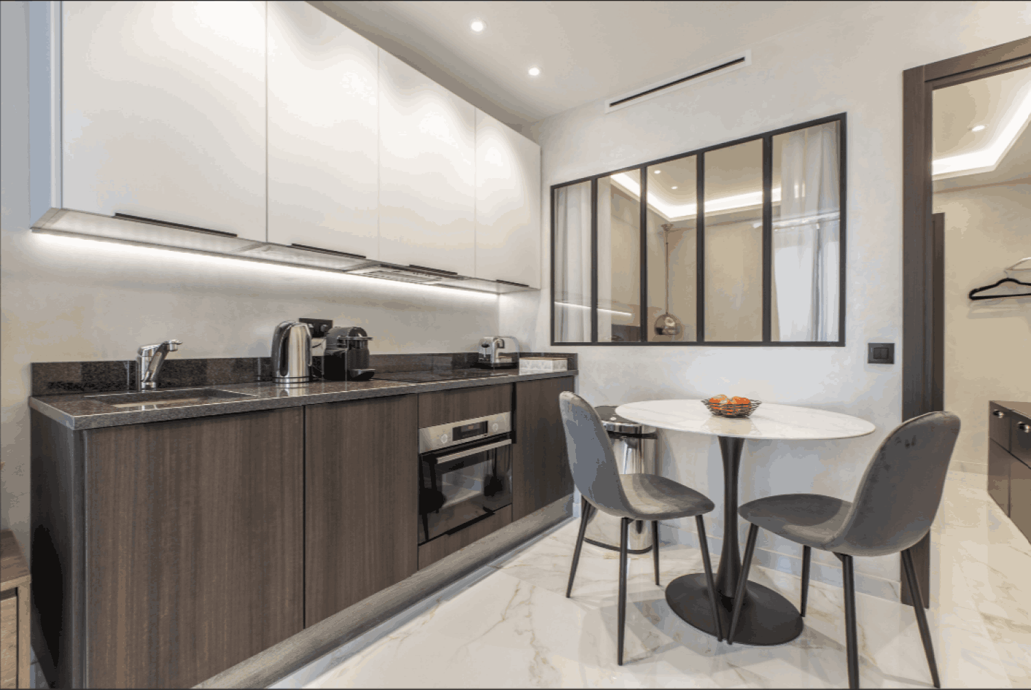 Contemporary equipped apartment