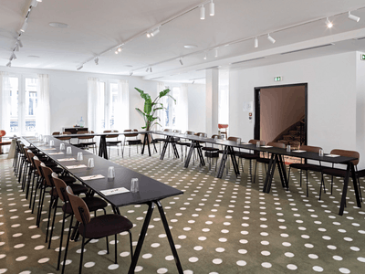 Two confidential private mansions, located in an elegant private cul-de-sac