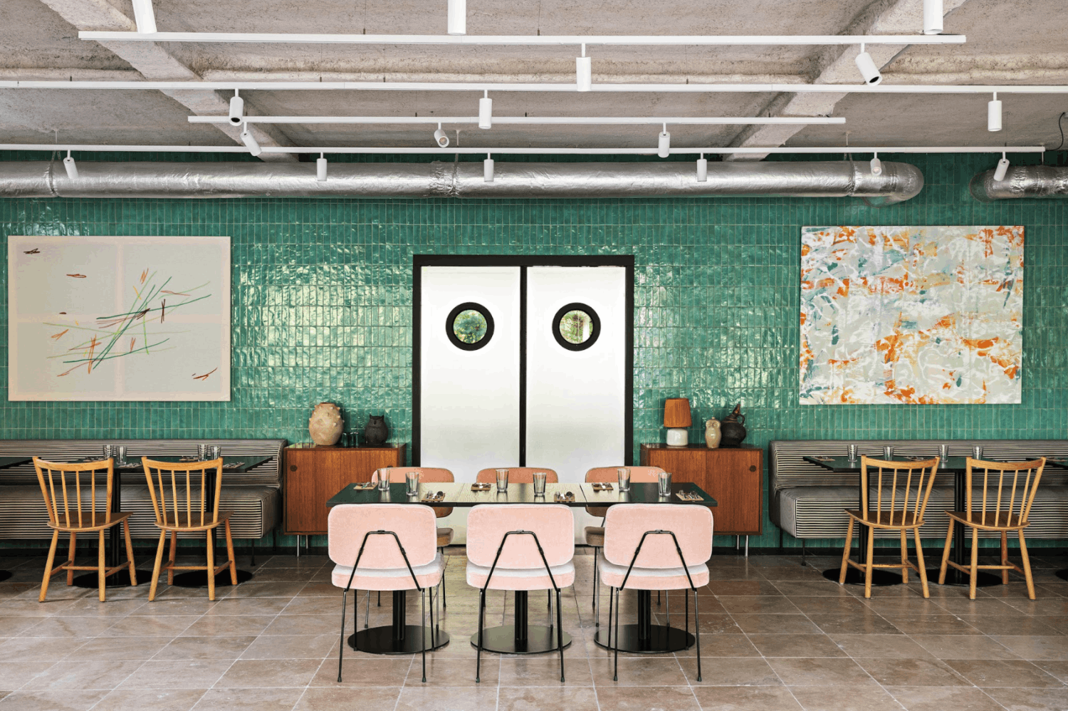 A green setting of nearly 1400m², on the outskirts of Paris