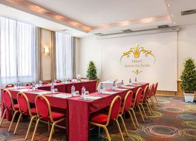 Large lounge and seminar rooms with beautiful Nice city views 