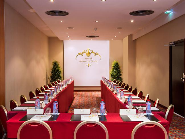 Large lounge and seminar rooms with beautiful Nice city views