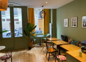 Cozy Coffee Shop with 30 seats near the Abbesses