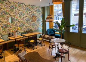 Cozy Coffee Shop with 30 seats near the Abbesses