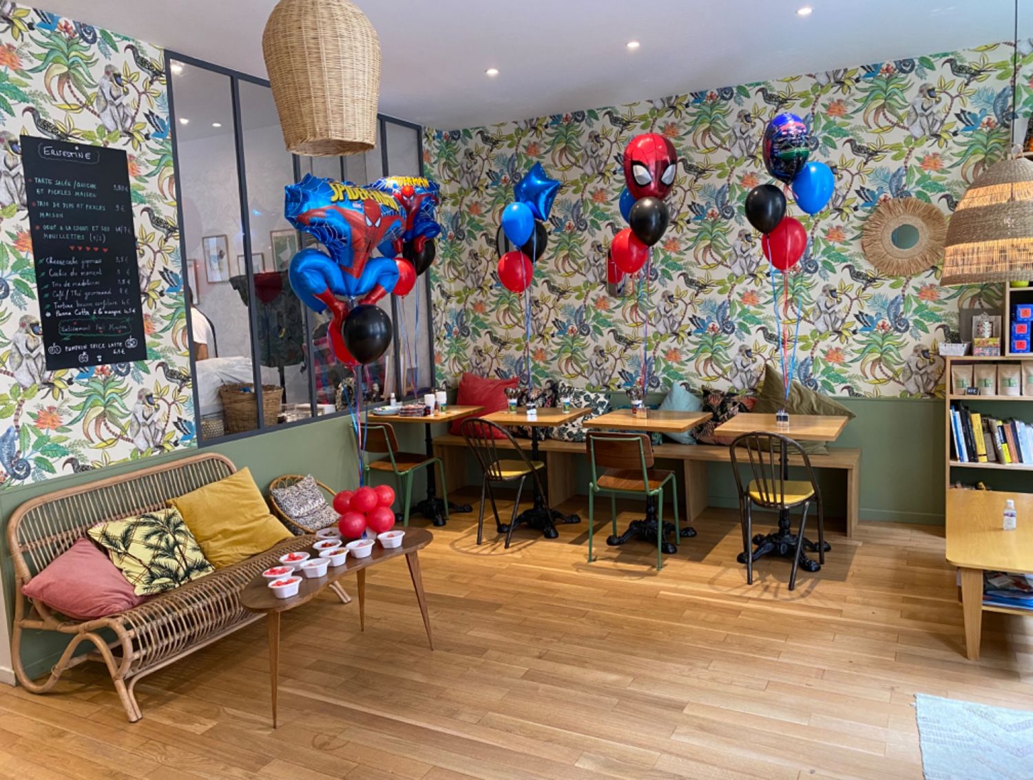 Cozy Coffee Shop with 30 seats near the Abbesses