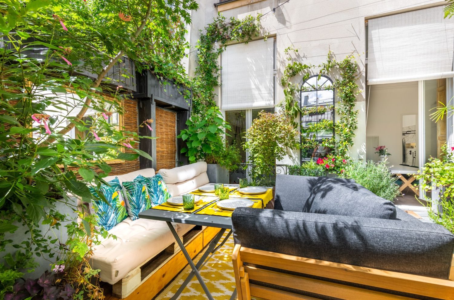 Bright loft with terrace in the heart of Paris