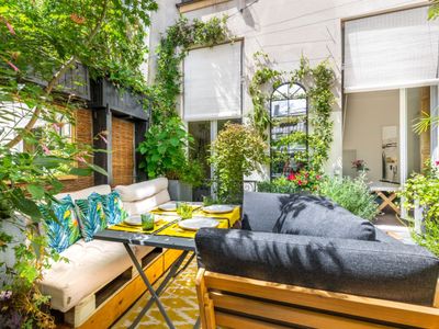 Bright loft with terrace in the heart of Paris