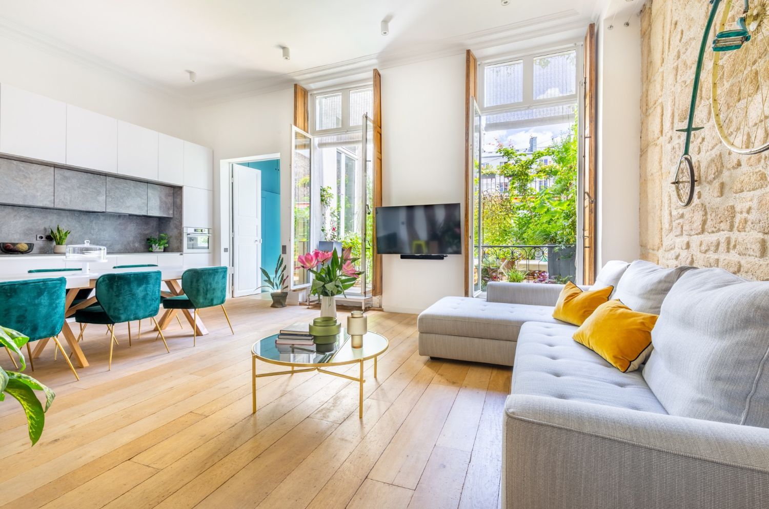 Historic Paris Loft Venue for Events & Meetings