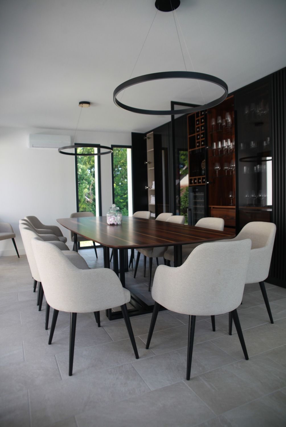 Luxueuse villa moderne dans un domaine viticole