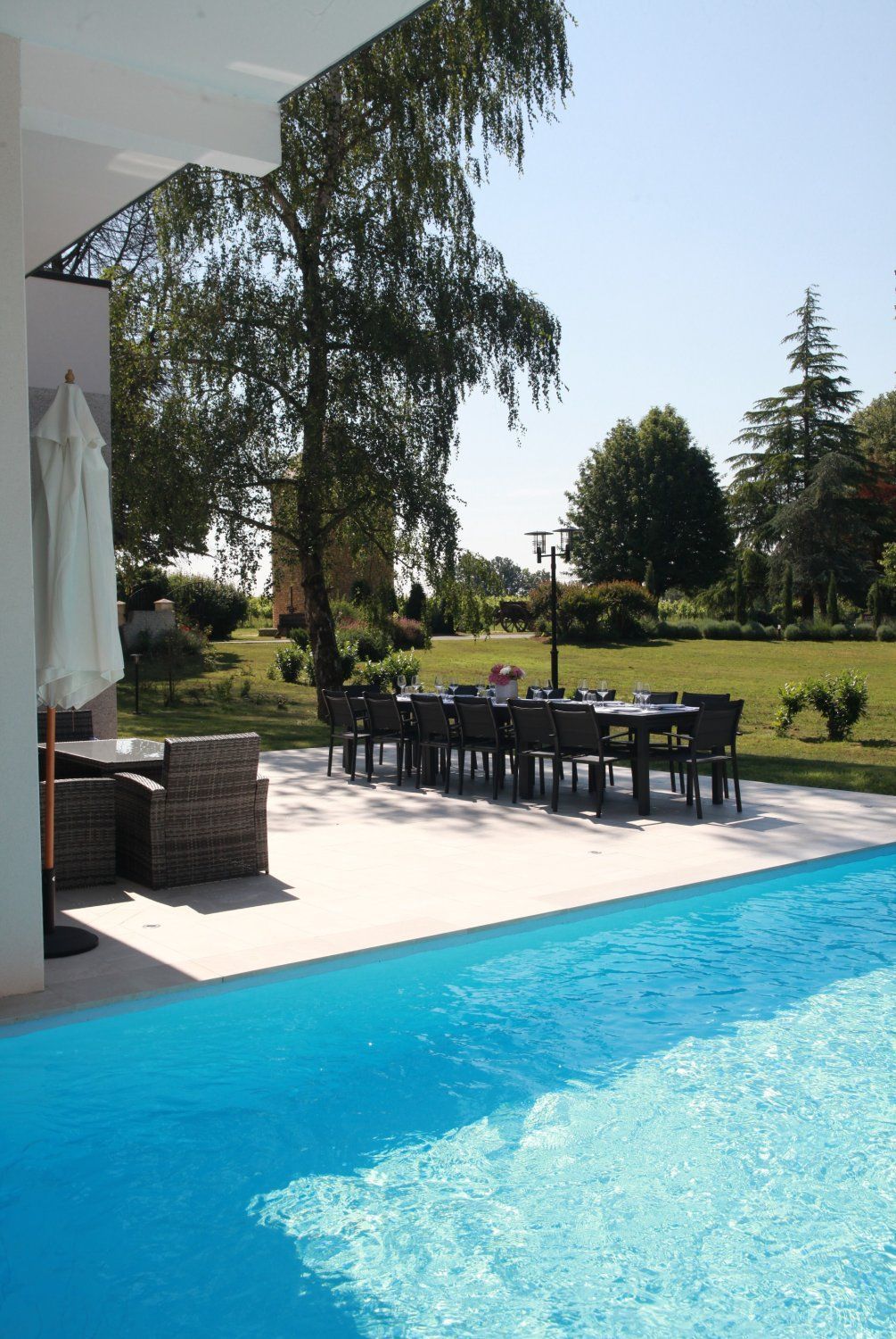 Luxueuse villa moderne dans un domaine viticole