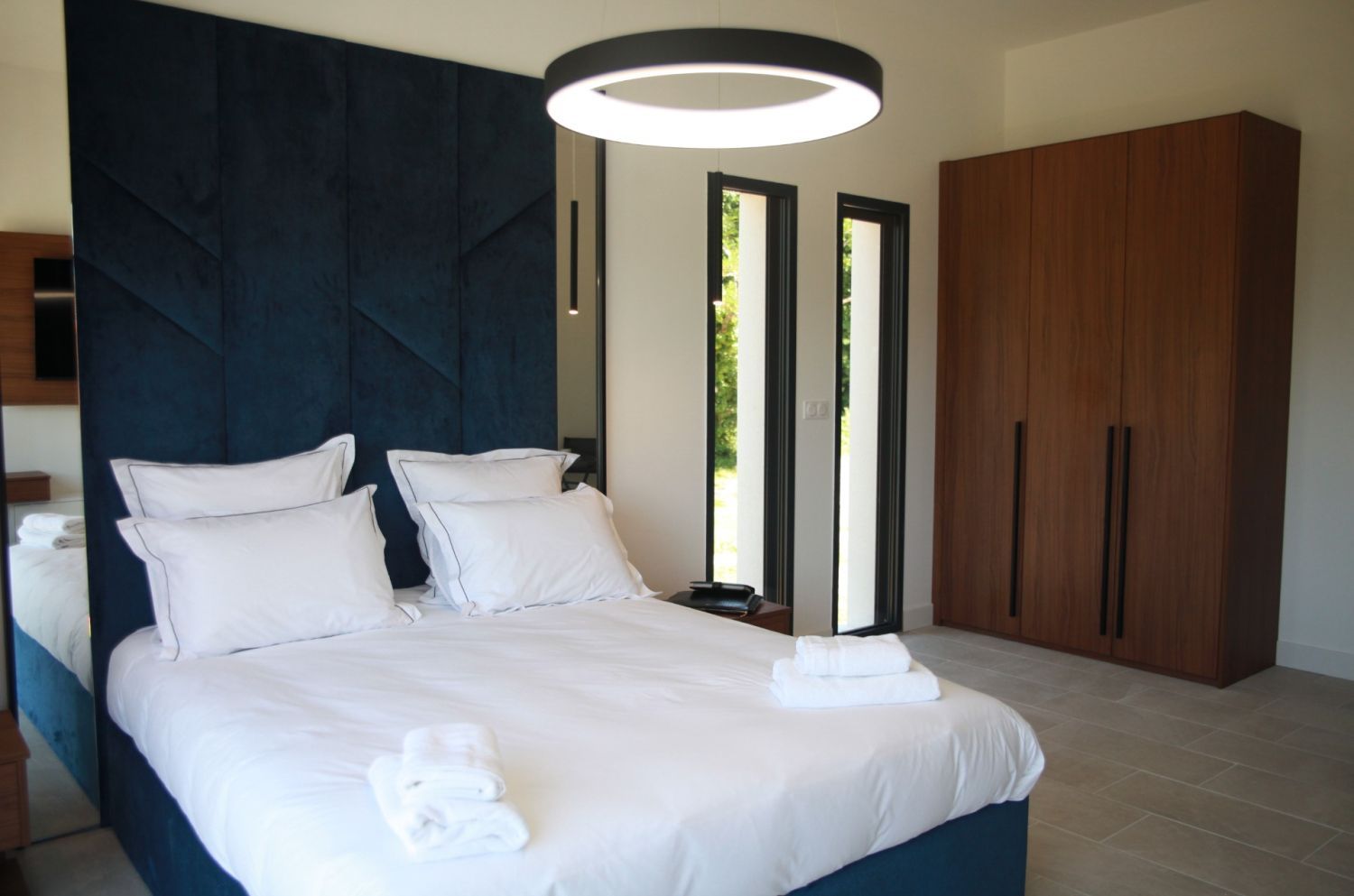 Luxueuse villa moderne dans un domaine viticole
