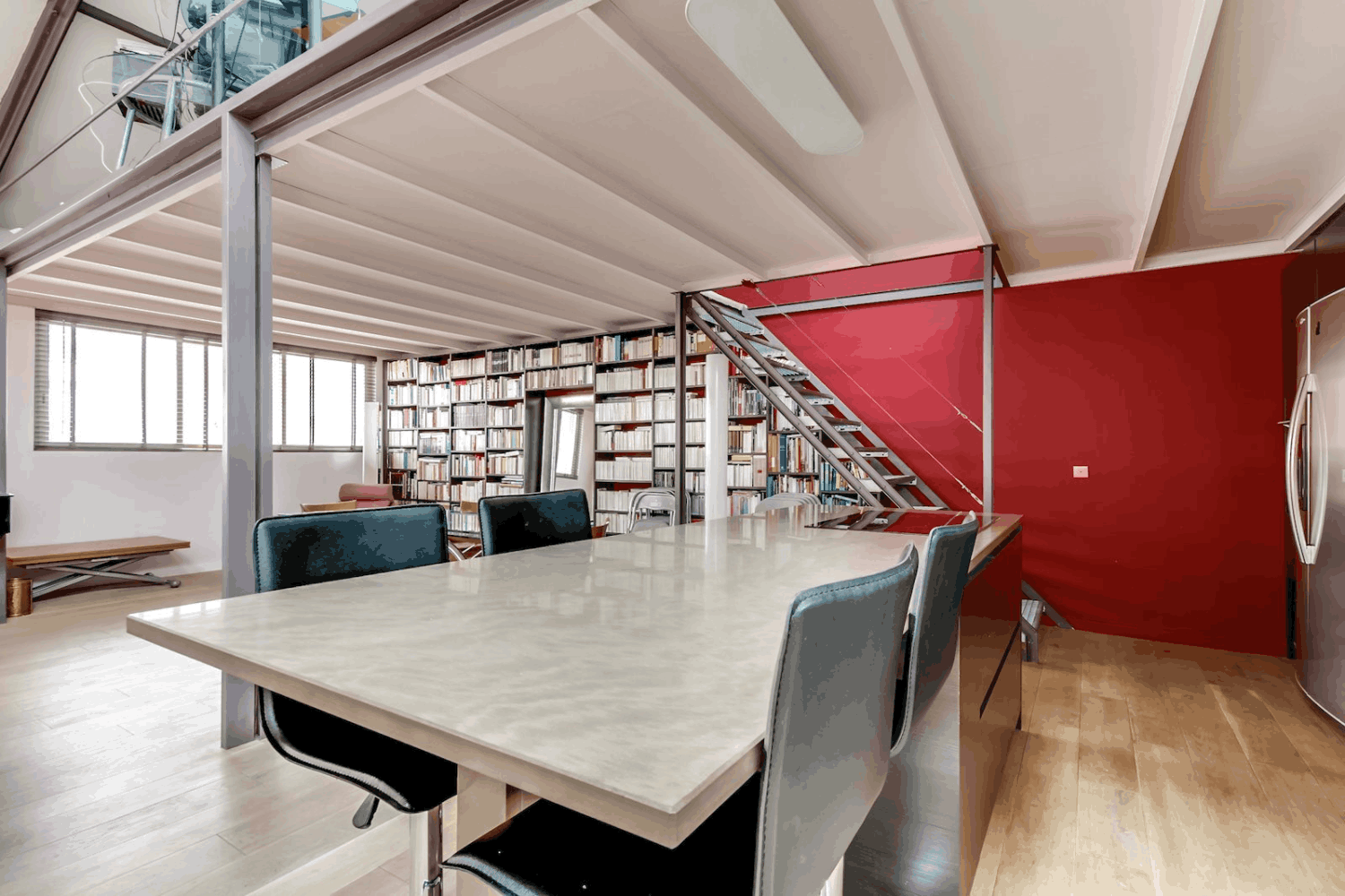 Loft Parisien avec Structure Eiffel et Ambiance "Comme à la Maison"