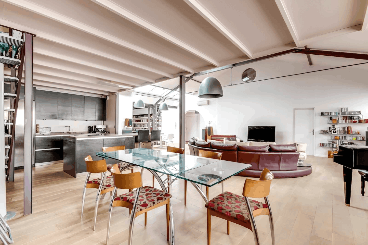 Loft Parisien avec Structure Eiffel et Ambiance "Comme à la Maison"