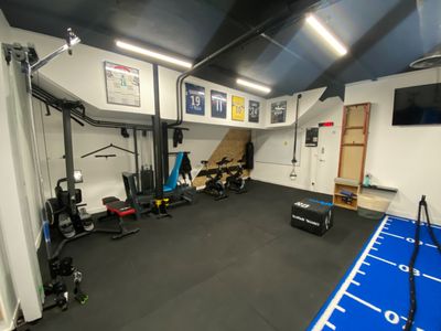 Espace Événementiel Polyvalent de 300m² à Paris avec Lumière Naturelle et Hauts Plafonds