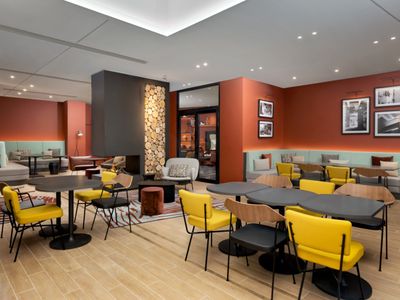 Meeting Rooms Luxury Hotel with Eiffel Tower Views