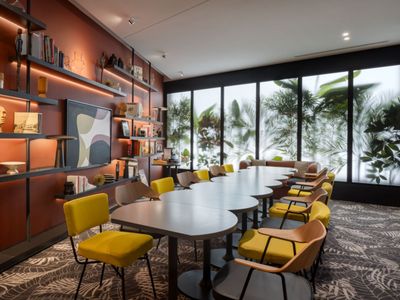 Meeting Rooms Luxury Hotel with Eiffel Tower Views