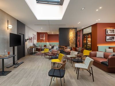 Meeting Rooms Luxury Hotel with Eiffel Tower Views