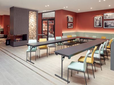 Meeting Rooms Luxury Hotel with Eiffel Tower Views