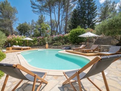 300 m² building and 5 gîtes with swimming pool in the heart of nature