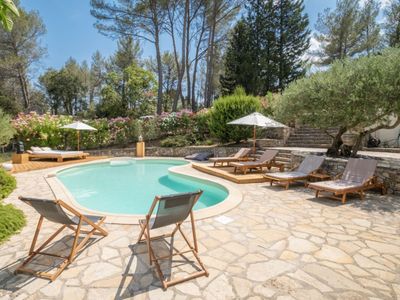 300 m² building and 5 gîtes with swimming pool in the heart of nature