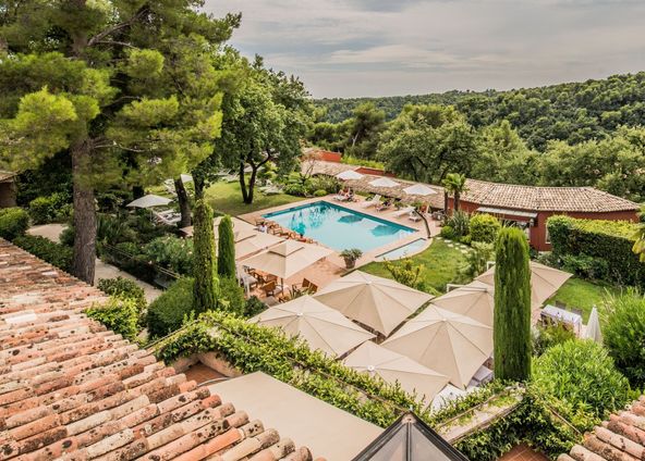 Fully privatised Domain in the heart of Provence, perfect for family or professional events.