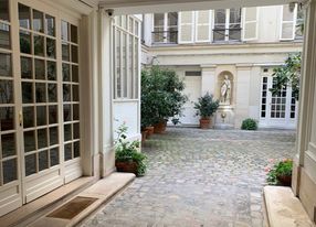 St Germain des Prés: 50 m² terrace with full sky view of the Eiffel Tower 