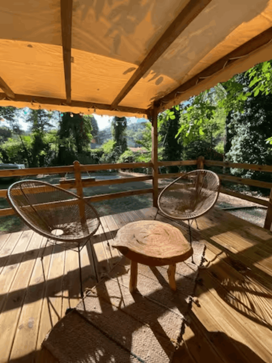 Propriété atypique piscine, zone jardin
