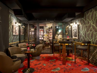 Mythical bohemian cabaret in Montmartre