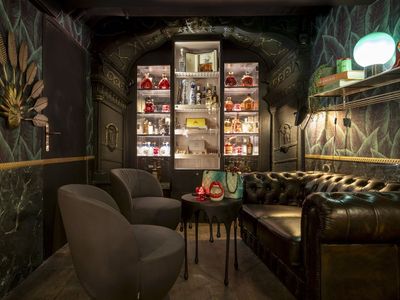 Le Cabaret: Unique Event Venue in Paris for Parties, Weddings & More