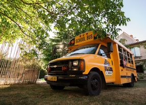 Large grounds, swimming pool and food truck