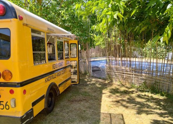 Large grounds, swimming pool and food truck