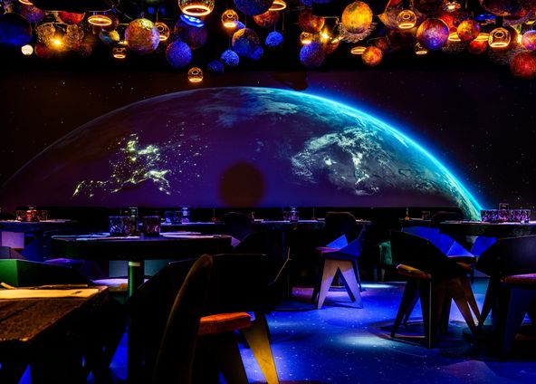 Travel into space in the heart of an immersive Parisian restaurant