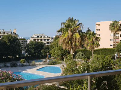 60 m² terrace with pool and sea view