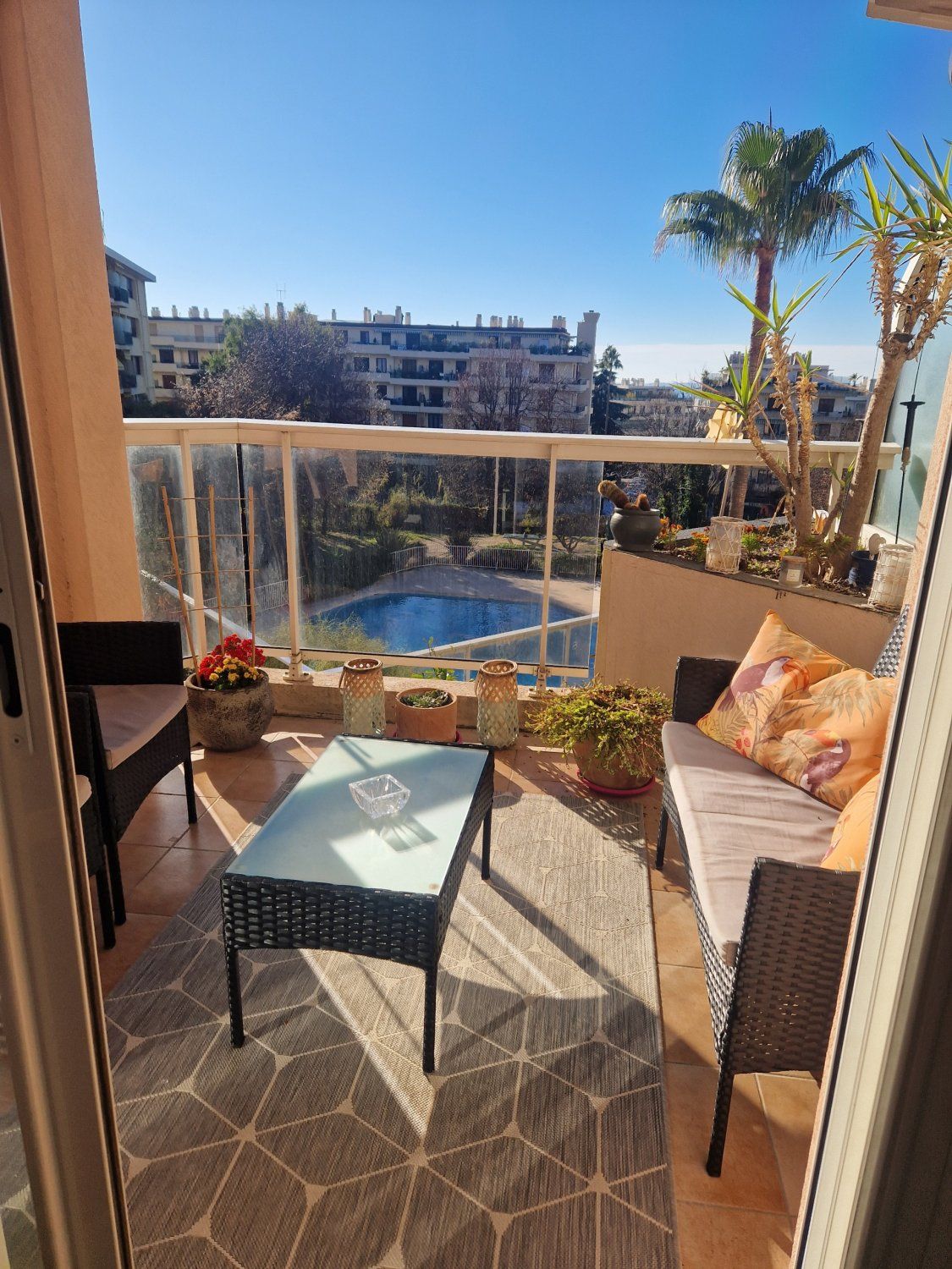 60 m² terrace with pool and sea view