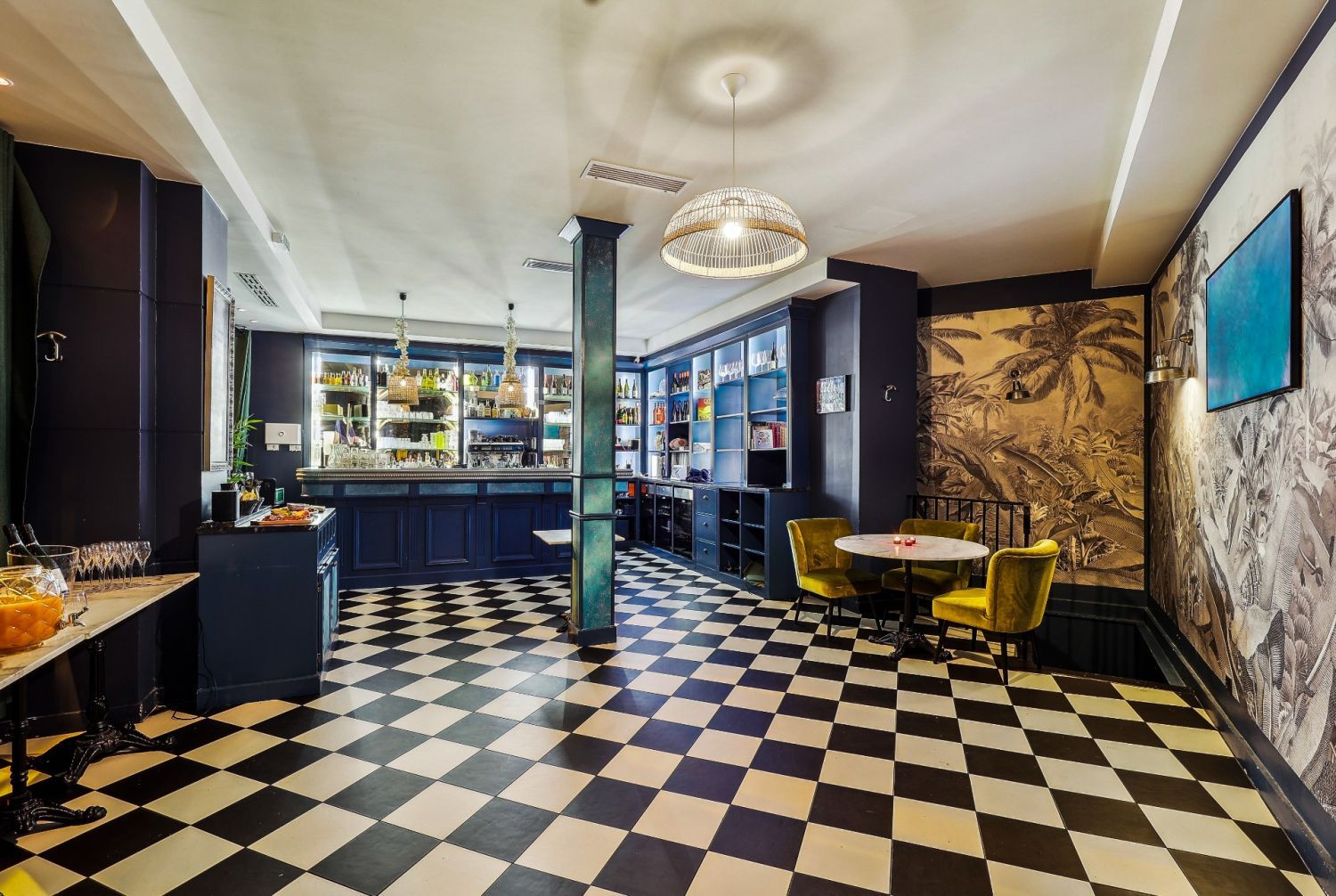 Stylish Cocktail Bar & Event Space in Paris for Corporate Parties