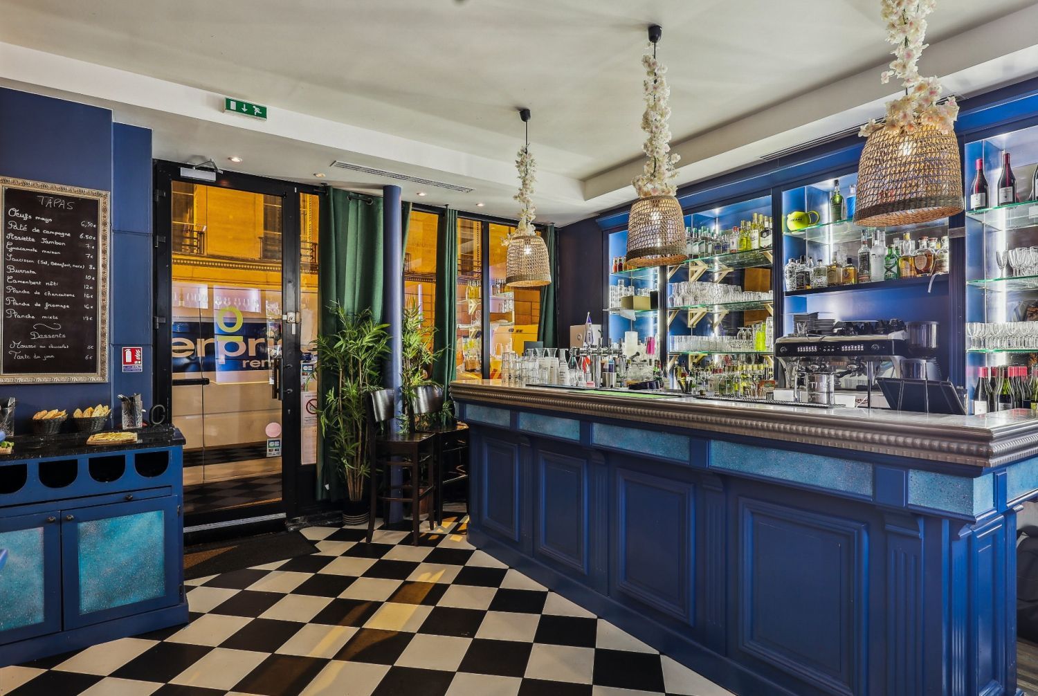 Magnificent cocktail bar Paris 9