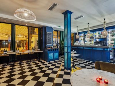 Magnificent cocktail bar Paris 9