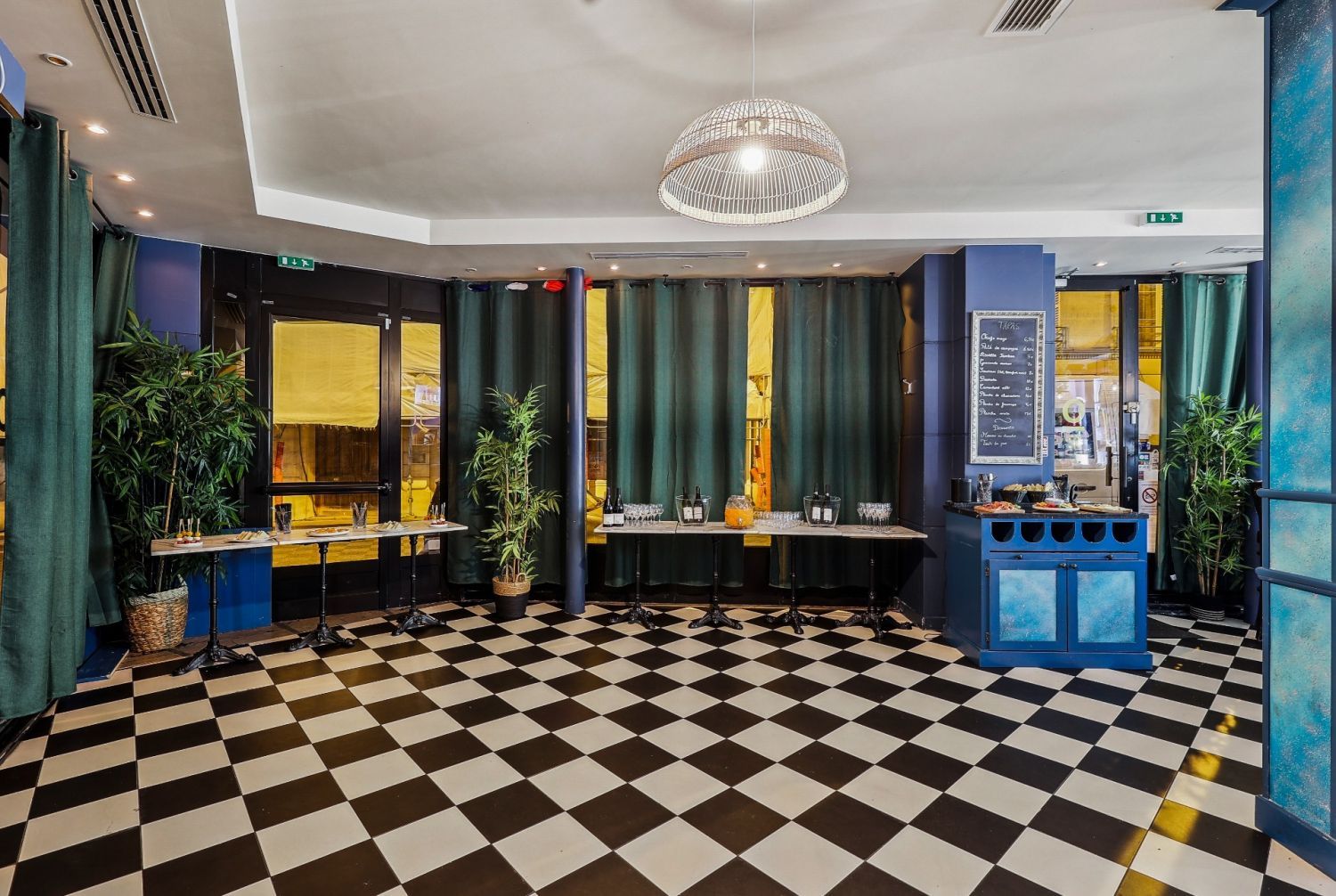 Stylish Cocktail Bar & Event Space in Paris for Corporate Parties
