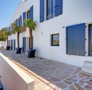 Villa in Roucas Blanc with sea view, garden & pool